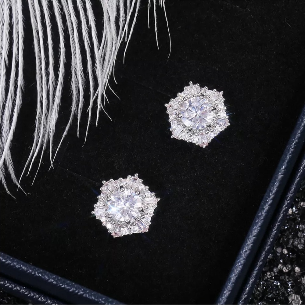 New 925 Silver Stud Earrings Creative Round Cut Cubic Zirconia - Picture 5 of 6